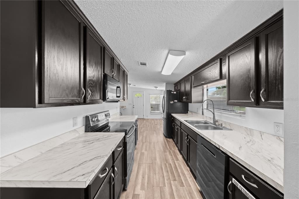 For Sale: $199,100 (3 beds, 2 baths, 1403 Square Feet)