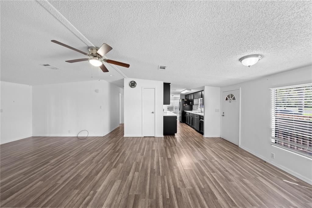 For Sale: $199,100 (3 beds, 2 baths, 1403 Square Feet)