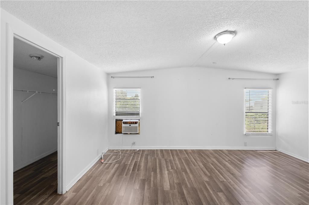 For Sale: $199,100 (3 beds, 2 baths, 1403 Square Feet)