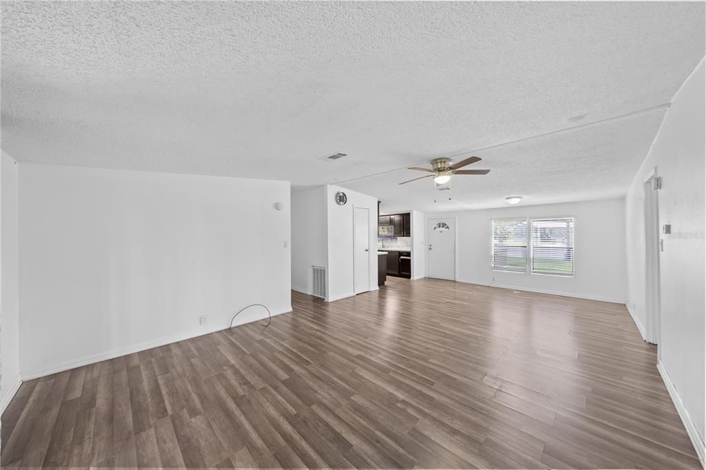 For Sale: $199,100 (3 beds, 2 baths, 1403 Square Feet)