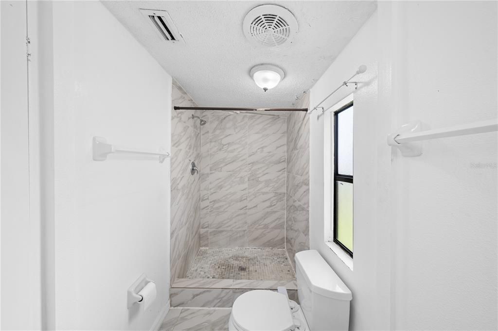 For Sale: $199,100 (3 beds, 2 baths, 1403 Square Feet)