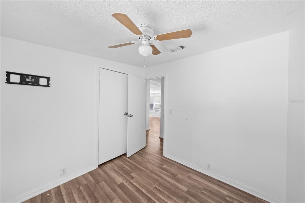 For Sale: $199,100 (3 beds, 2 baths, 1403 Square Feet)