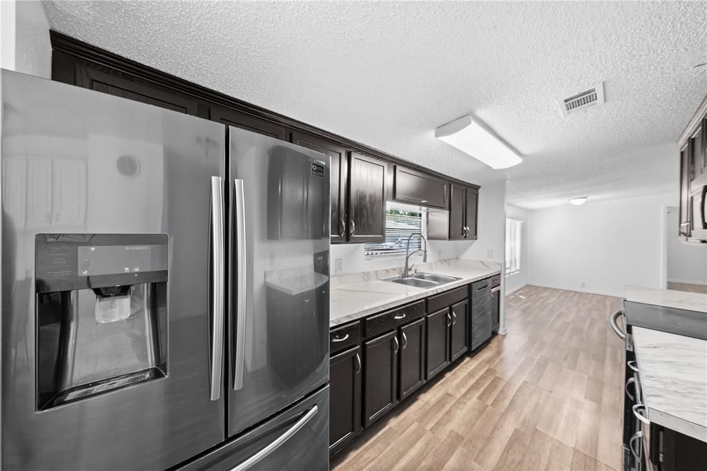 For Sale: $199,100 (3 beds, 2 baths, 1403 Square Feet)