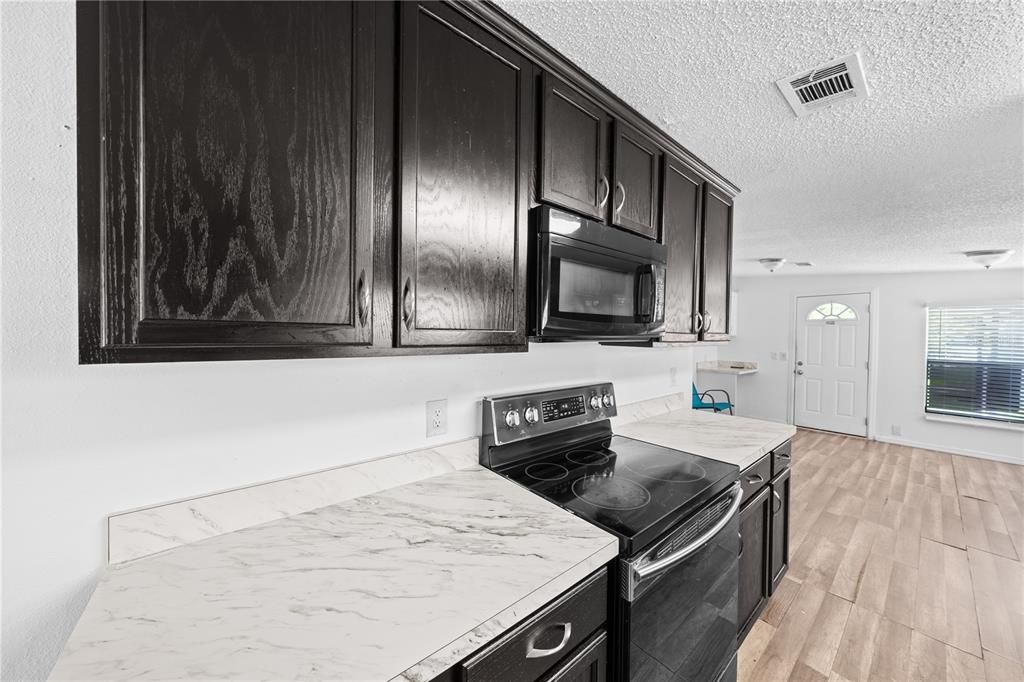 For Sale: $199,100 (3 beds, 2 baths, 1403 Square Feet)