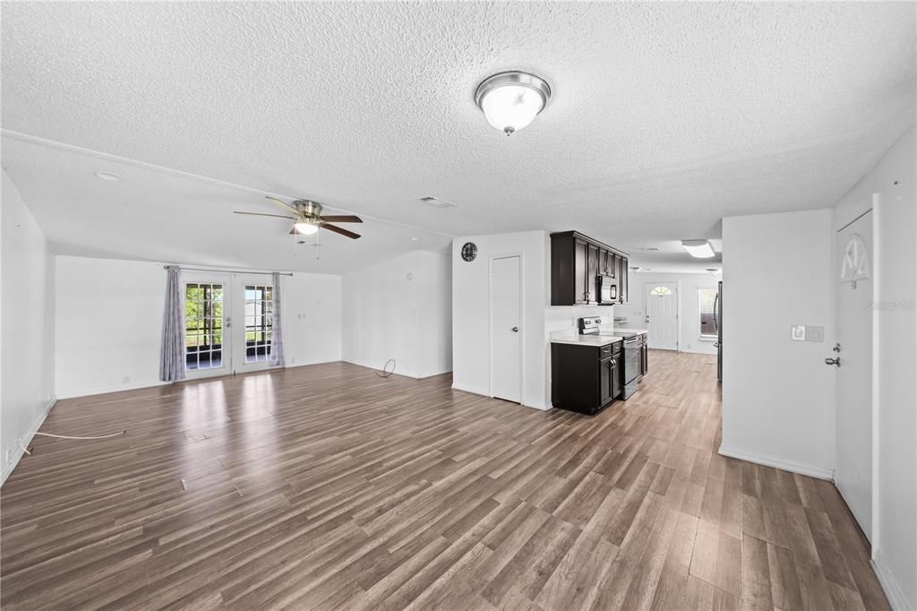 For Sale: $199,100 (3 beds, 2 baths, 1403 Square Feet)