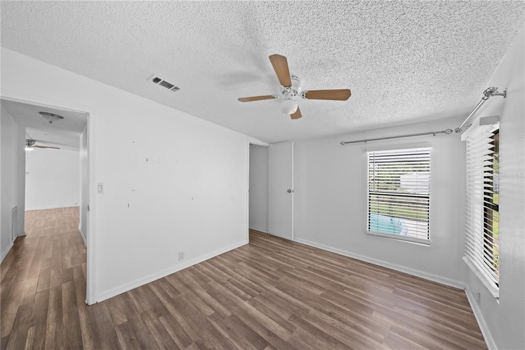 For Sale: $199,100 (3 beds, 2 baths, 1403 Square Feet)
