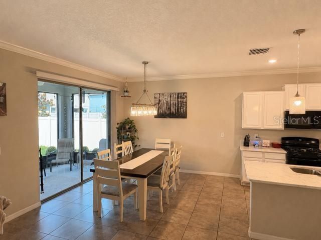 En Venta: $410,000 (4 camas, 2 baños, 2784 Pies cuadrados)