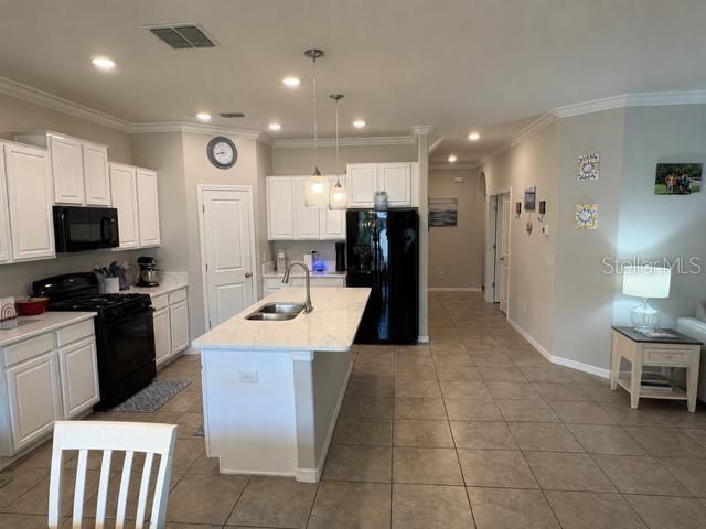 En Venta: $410,000 (4 camas, 2 baños, 2784 Pies cuadrados)