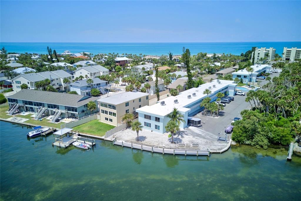 For Sale: $489,300 (2 beds, 1 baths, 1002 Square Feet)