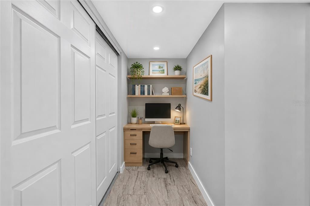 For Sale: $489,300 (2 beds, 1 baths, 1002 Square Feet)