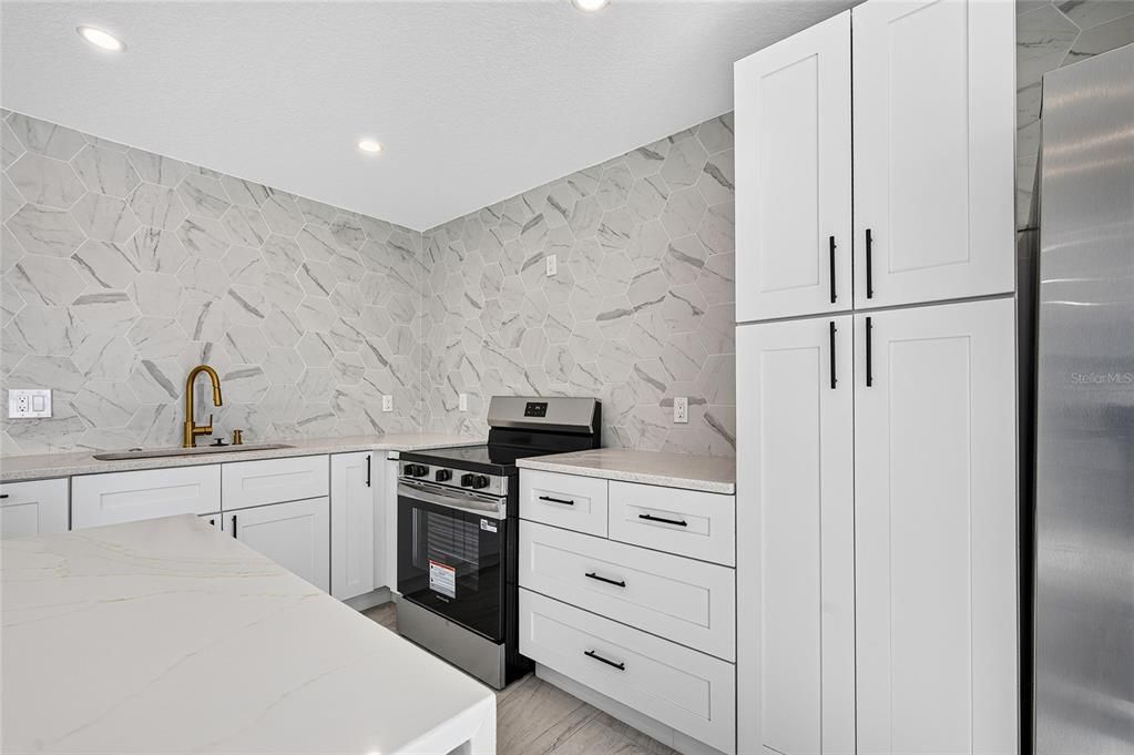For Sale: $489,300 (2 beds, 1 baths, 1002 Square Feet)