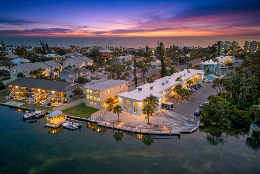For Sale: $489,300 (2 beds, 1 baths, 1002 Square Feet)