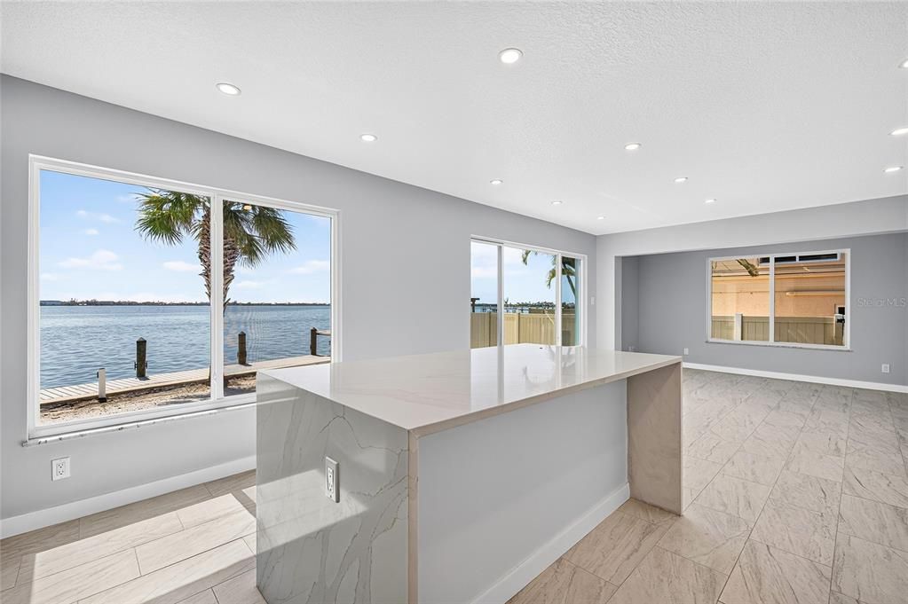 For Sale: $489,300 (2 beds, 1 baths, 1002 Square Feet)