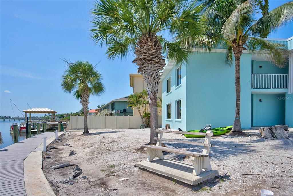 For Sale: $489,300 (2 beds, 1 baths, 1002 Square Feet)
