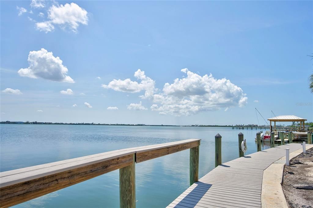 For Sale: $489,300 (2 beds, 1 baths, 1002 Square Feet)