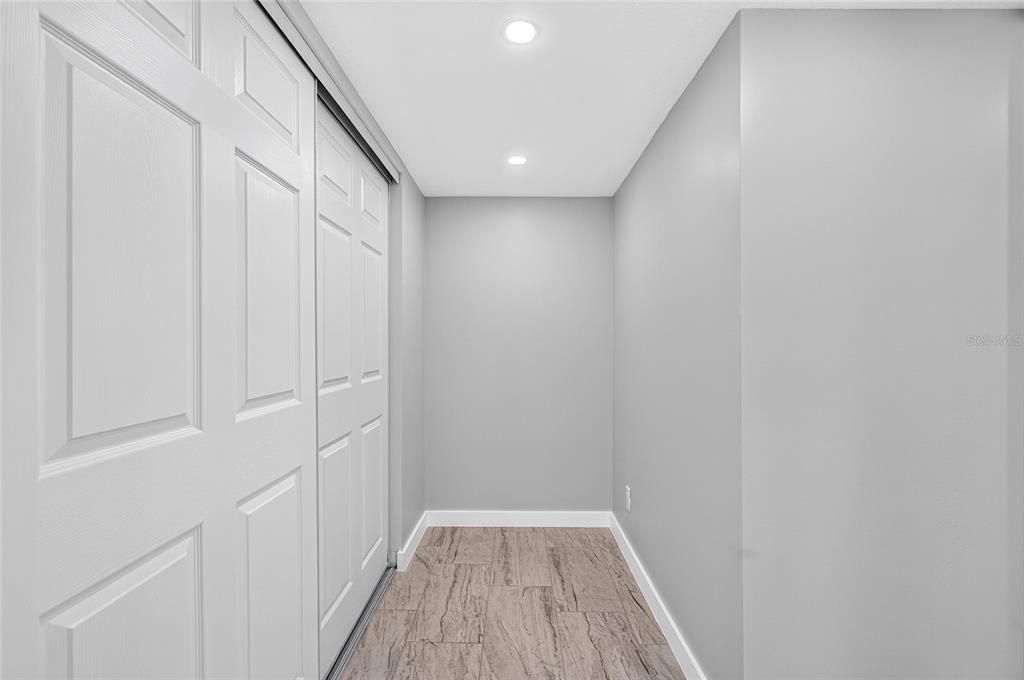 For Sale: $489,300 (2 beds, 1 baths, 1002 Square Feet)