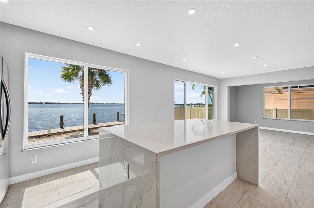 For Sale: $489,300 (2 beds, 1 baths, 1002 Square Feet)