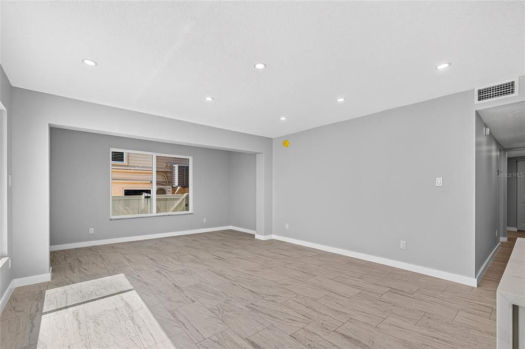 For Sale: $489,300 (2 beds, 1 baths, 1002 Square Feet)