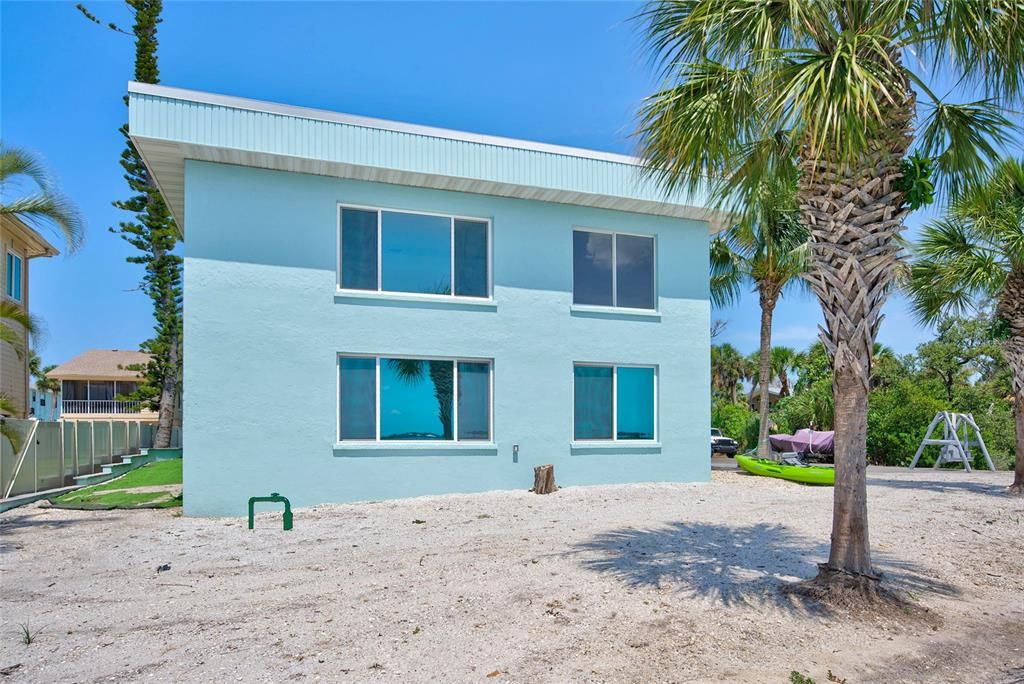 For Sale: $489,300 (2 beds, 1 baths, 1002 Square Feet)