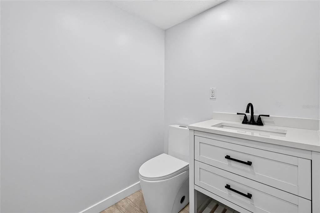 For Sale: $489,300 (2 beds, 1 baths, 1002 Square Feet)