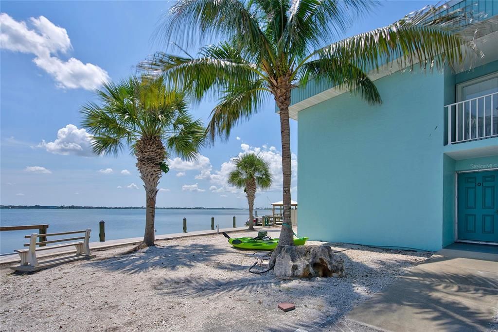 For Sale: $489,300 (2 beds, 1 baths, 1002 Square Feet)