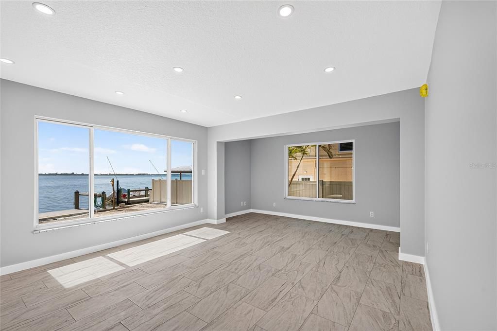 For Sale: $489,300 (2 beds, 1 baths, 1002 Square Feet)