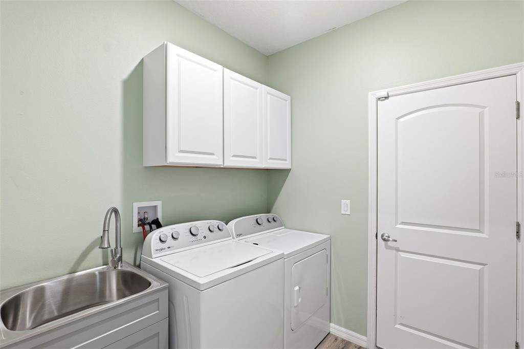 For Sale: $450,000 (4 beds, 3 baths, 2396 Square Feet)