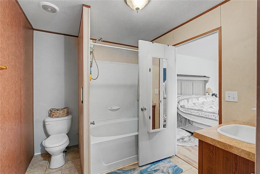 На продажу: $179,900 (3 спален, 2 ванн, 1216 Квадратных фут)