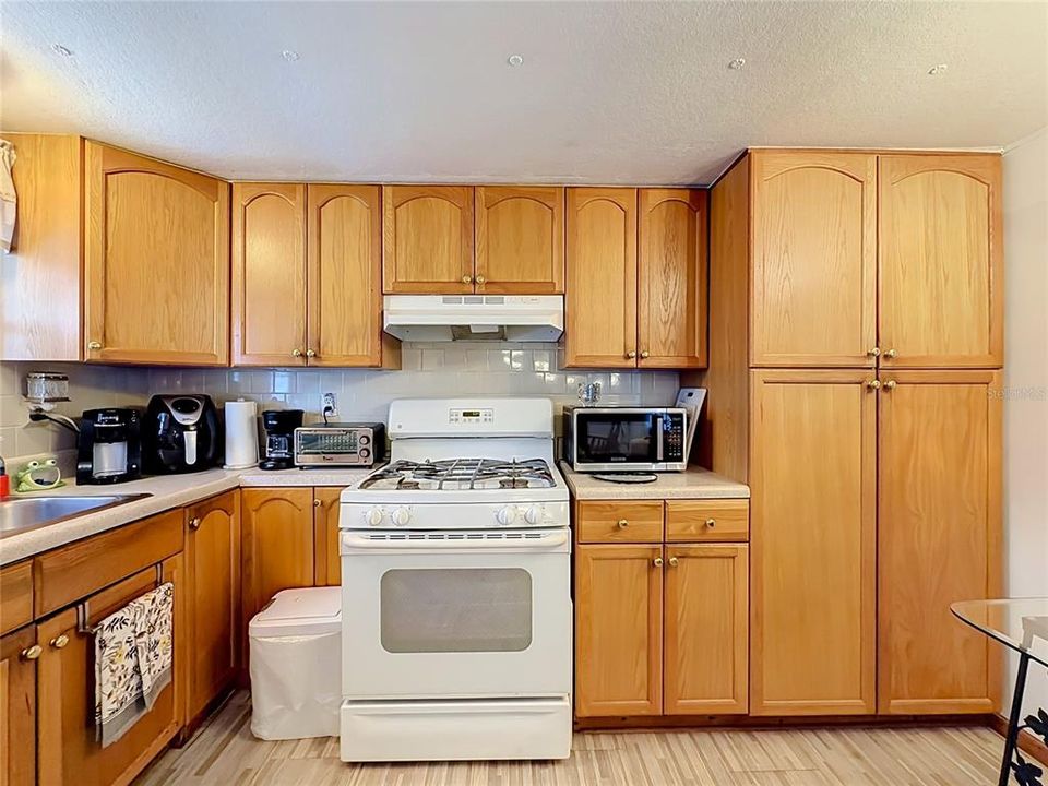 На продажу: $74,999 (1 спален, 1 ванн, 480 Квадратных фут)