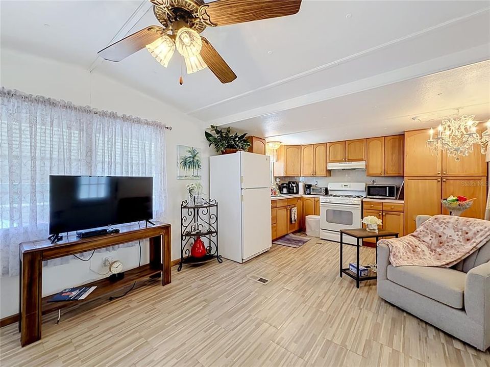На продажу: $74,999 (1 спален, 1 ванн, 480 Квадратных фут)