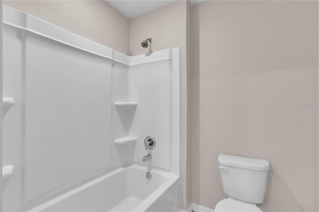 En Venta: $389,900 (5 camas, 3 baños, 2556 Pies cuadrados)