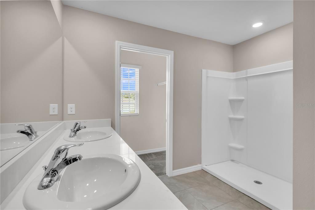 En Venta: $389,900 (5 camas, 3 baños, 2556 Pies cuadrados)
