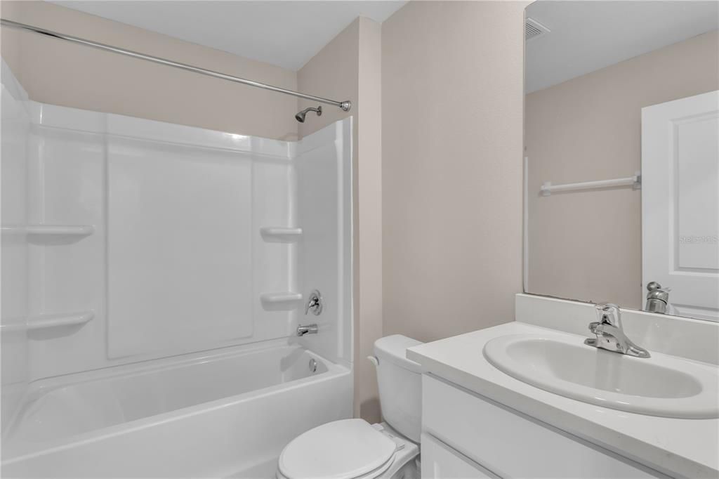 En Venta: $389,900 (5 camas, 3 baños, 2556 Pies cuadrados)