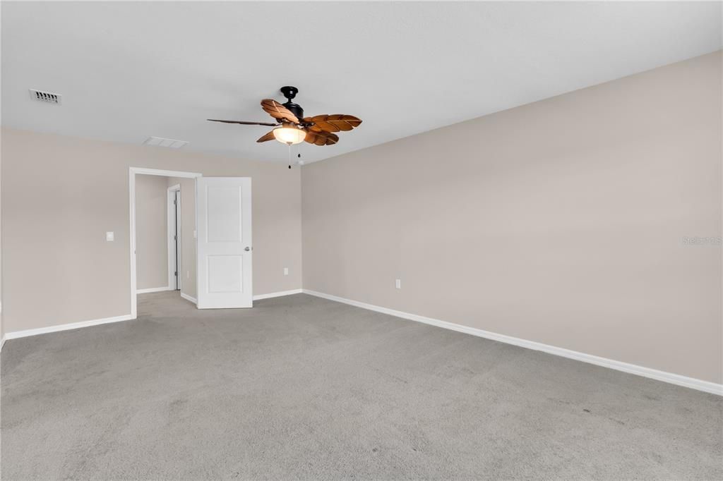 En Venta: $389,900 (5 camas, 3 baños, 2556 Pies cuadrados)