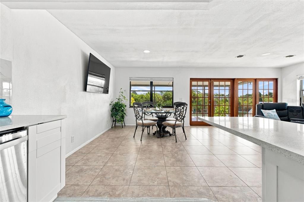 For Sale: $465,000 (3 beds, 3 baths, 1560 Square Feet)