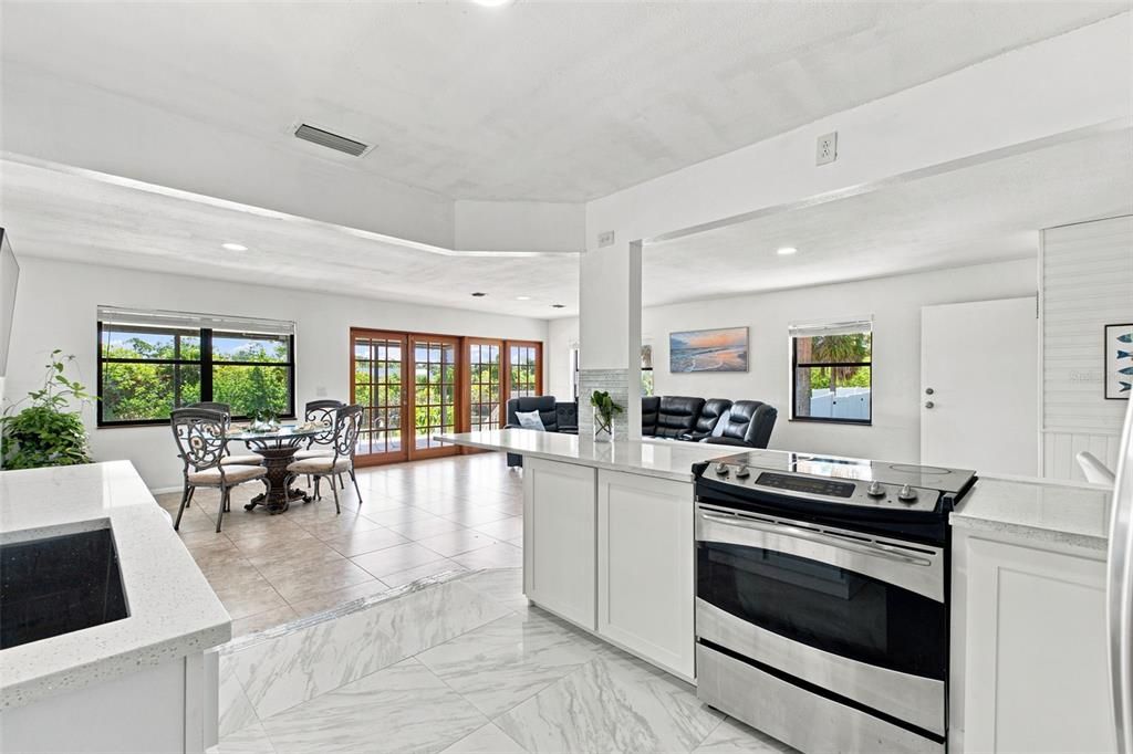 For Sale: $465,000 (3 beds, 3 baths, 1560 Square Feet)