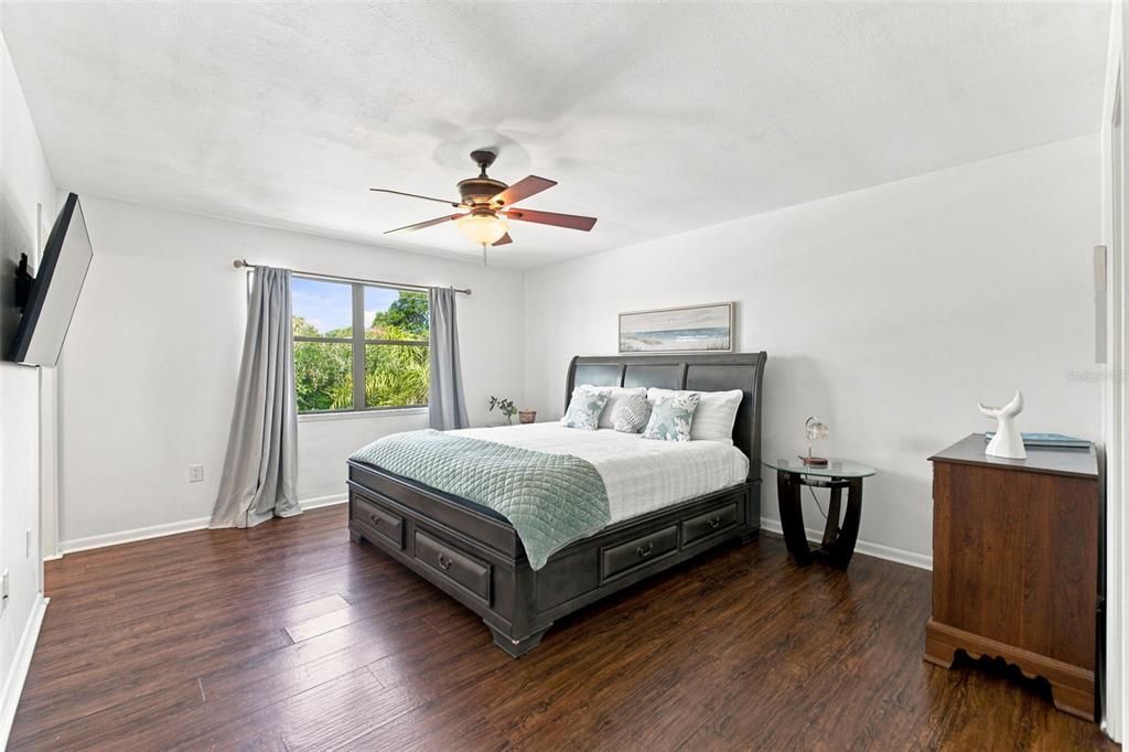 For Sale: $465,000 (3 beds, 3 baths, 1560 Square Feet)