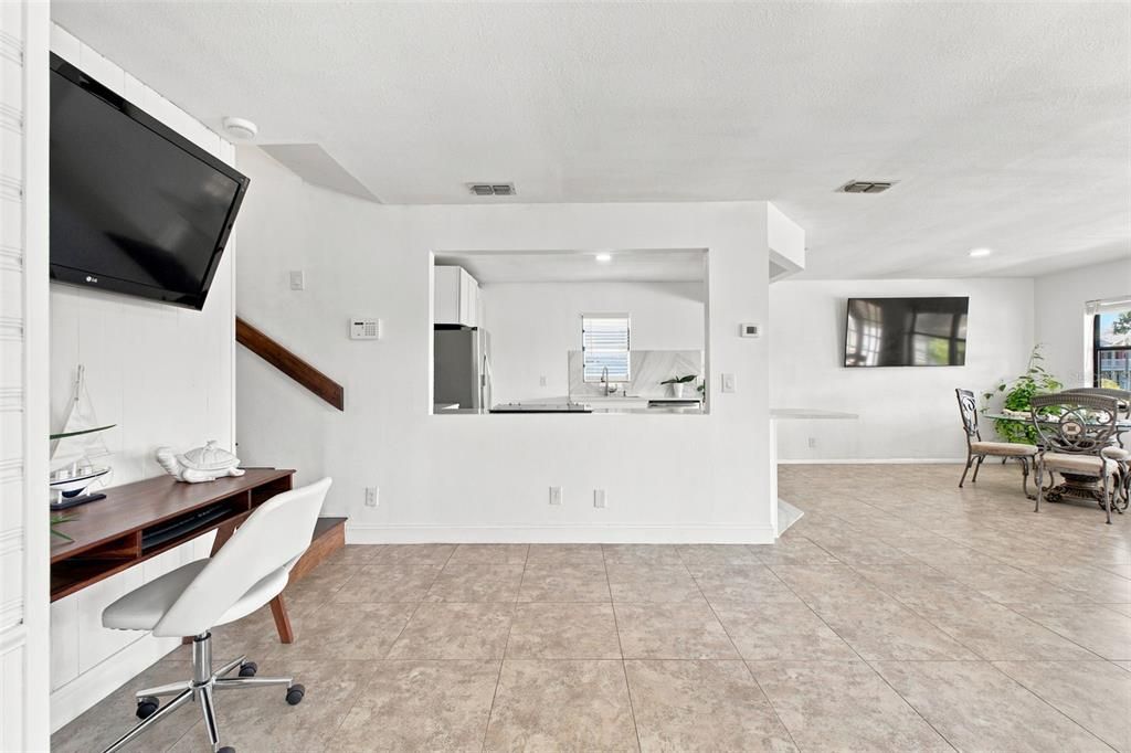 For Sale: $465,000 (3 beds, 3 baths, 1560 Square Feet)