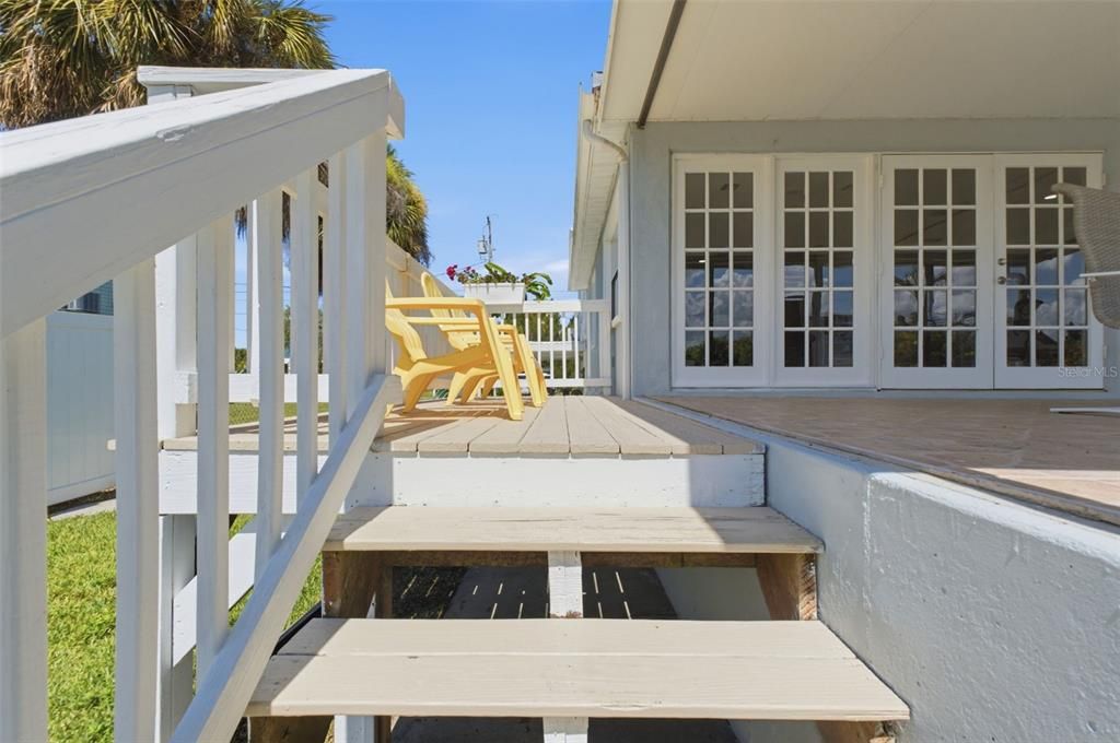 For Sale: $465,000 (3 beds, 3 baths, 1560 Square Feet)
