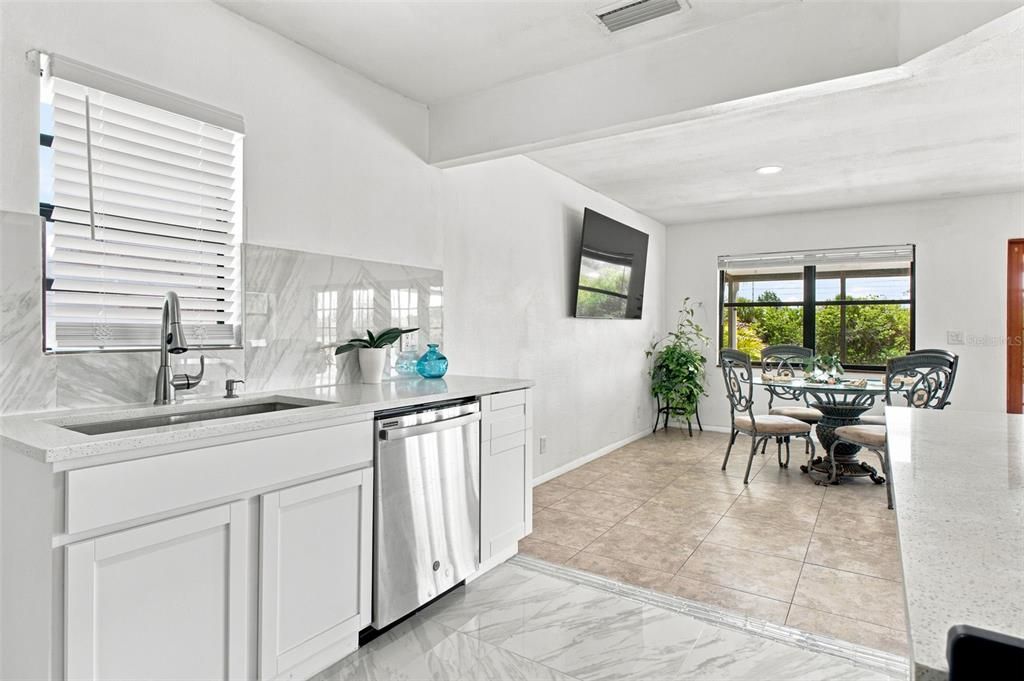 For Sale: $465,000 (3 beds, 3 baths, 1560 Square Feet)
