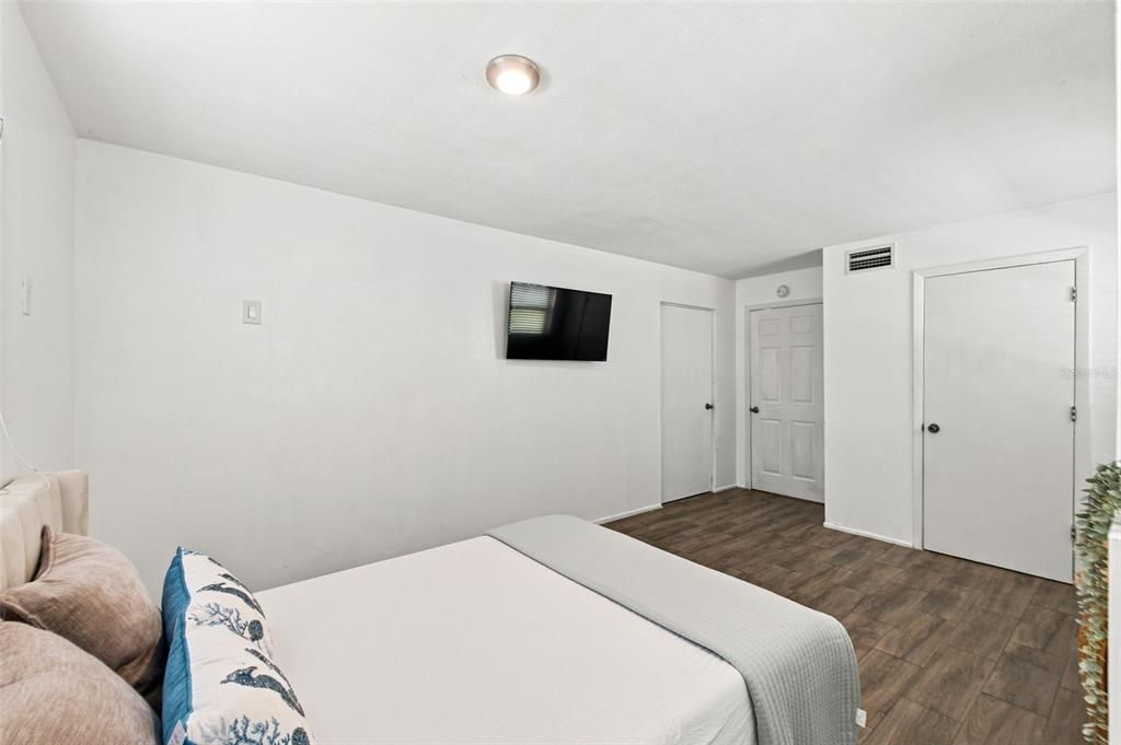 For Sale: $465,000 (3 beds, 3 baths, 1560 Square Feet)
