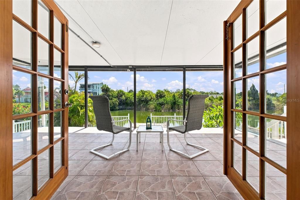 For Sale: $465,000 (3 beds, 3 baths, 1560 Square Feet)