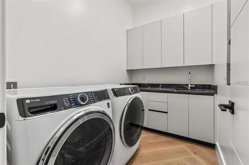 For Rent: $4,300 (4 beds, 3 baths, 2900 Square Feet)