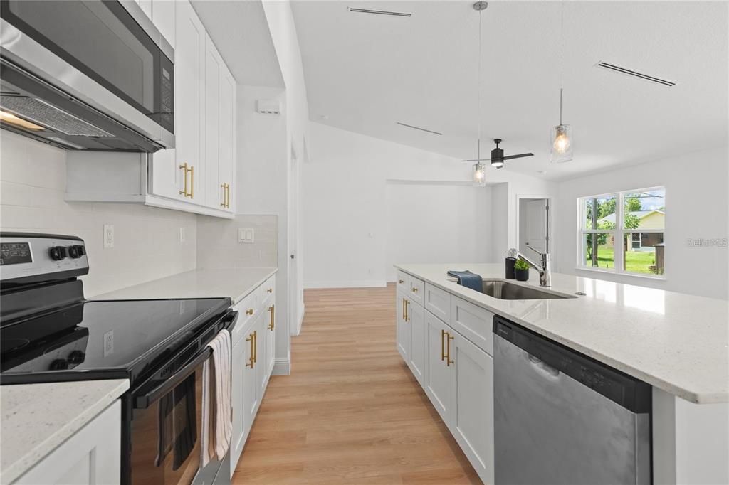 En Venta: $334,900 (3 camas, 2 baños, 1623 Pies cuadrados)