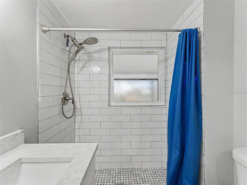 For Sale: $325,000 (2 beds, 1 baths, 964 Square Feet)