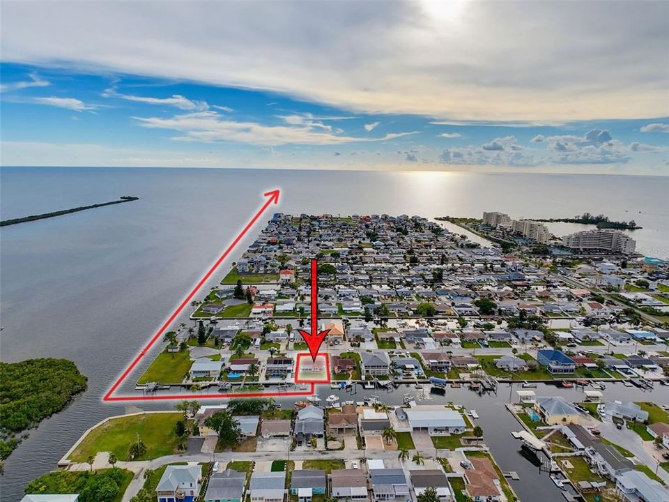 For Sale: $325,000 (2 beds, 1 baths, 964 Square Feet)