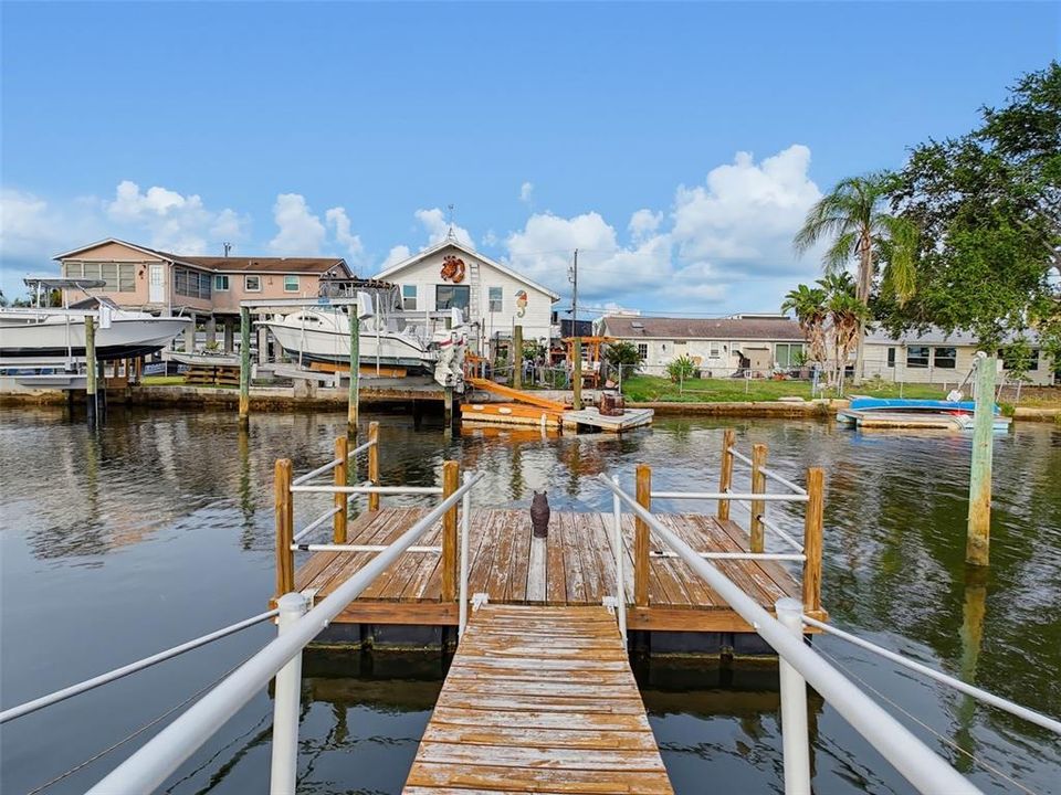 For Sale: $325,000 (2 beds, 1 baths, 964 Square Feet)