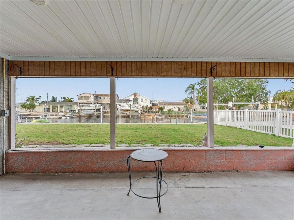 For Sale: $325,000 (2 beds, 1 baths, 964 Square Feet)