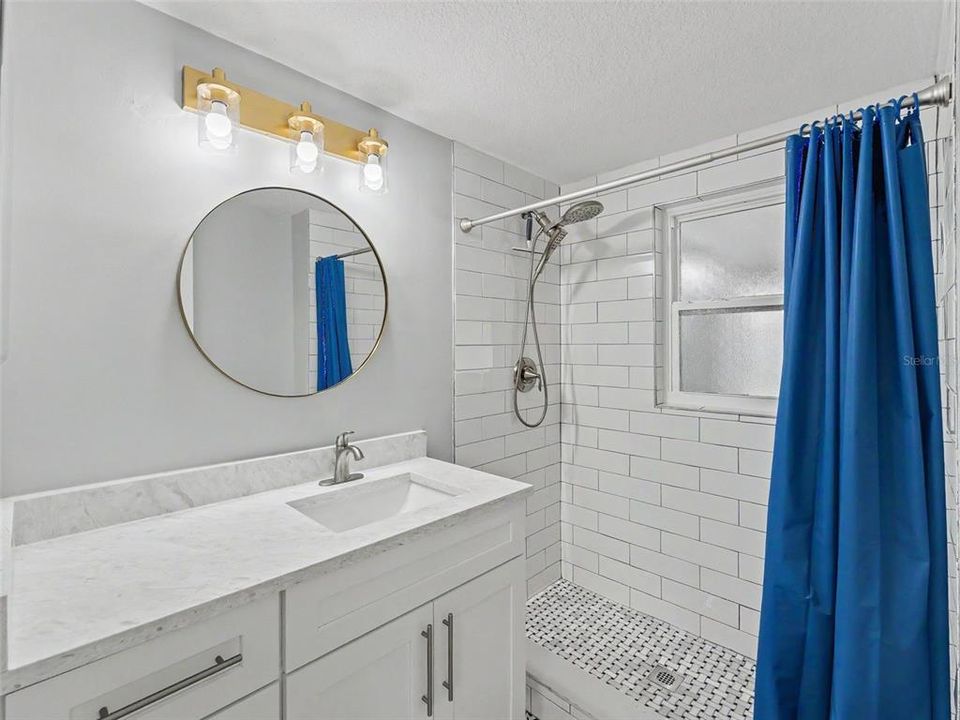 For Sale: $325,000 (2 beds, 1 baths, 964 Square Feet)