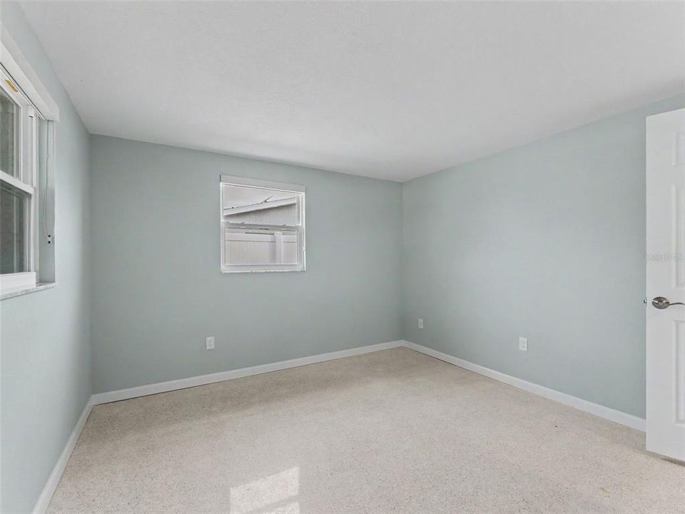For Sale: $325,000 (2 beds, 1 baths, 964 Square Feet)